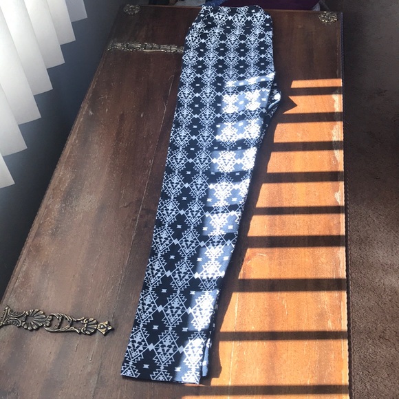 Unicorn Lularoe leggings 😍 - Picture 2 of 4